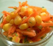 Салата от моркови с царевица